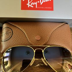 Ray-Ban Aviators 58mm. Gold Frame With Light Blue Gradient Lenses. 