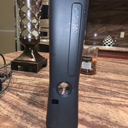 XBOX360 Black With Controller And Power Outlet 