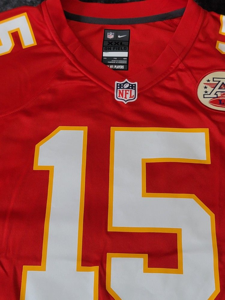 Nike Legend Kansas City Chiefs Patrick Mahomes Jersey XXL Retail $130 for  Sale in San Diego, CA - OfferUp