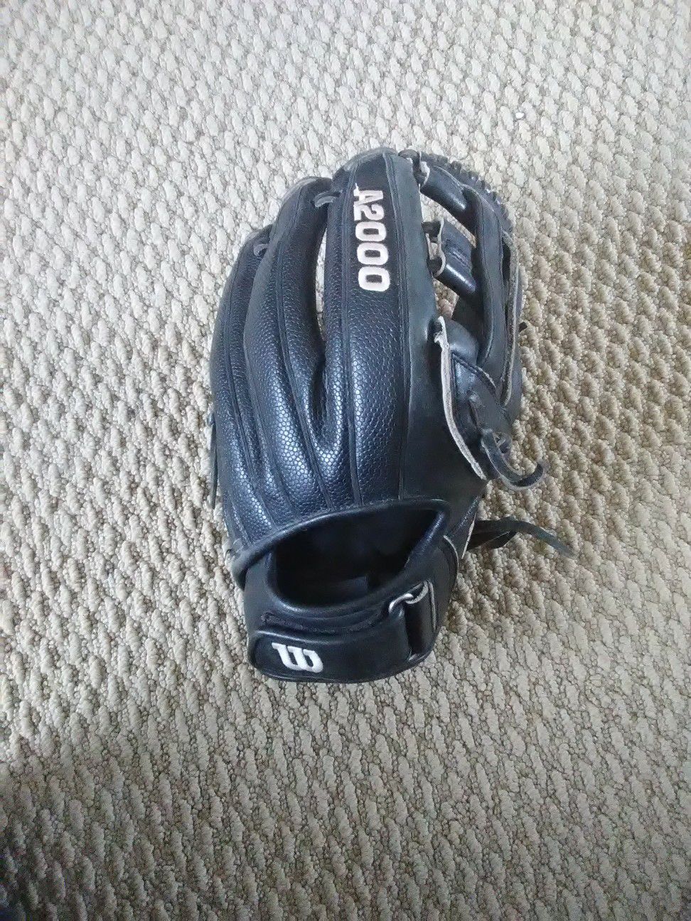 A2000 Wilson softball glove