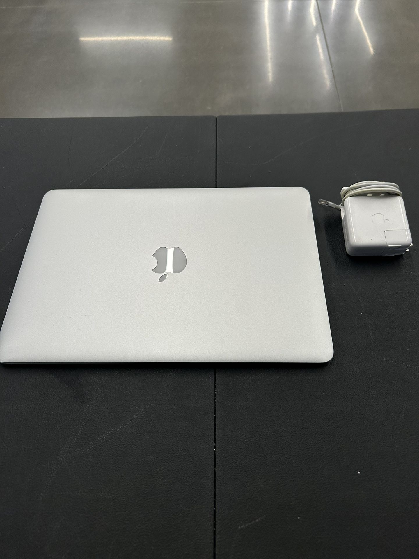 MacBook Air (13-inch, 2017)