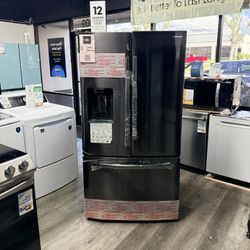 👑SAMSUNG BLACK STAINLESS REFRIGERATOR WITH ICE MAKER AND WATER DISPENSER👑