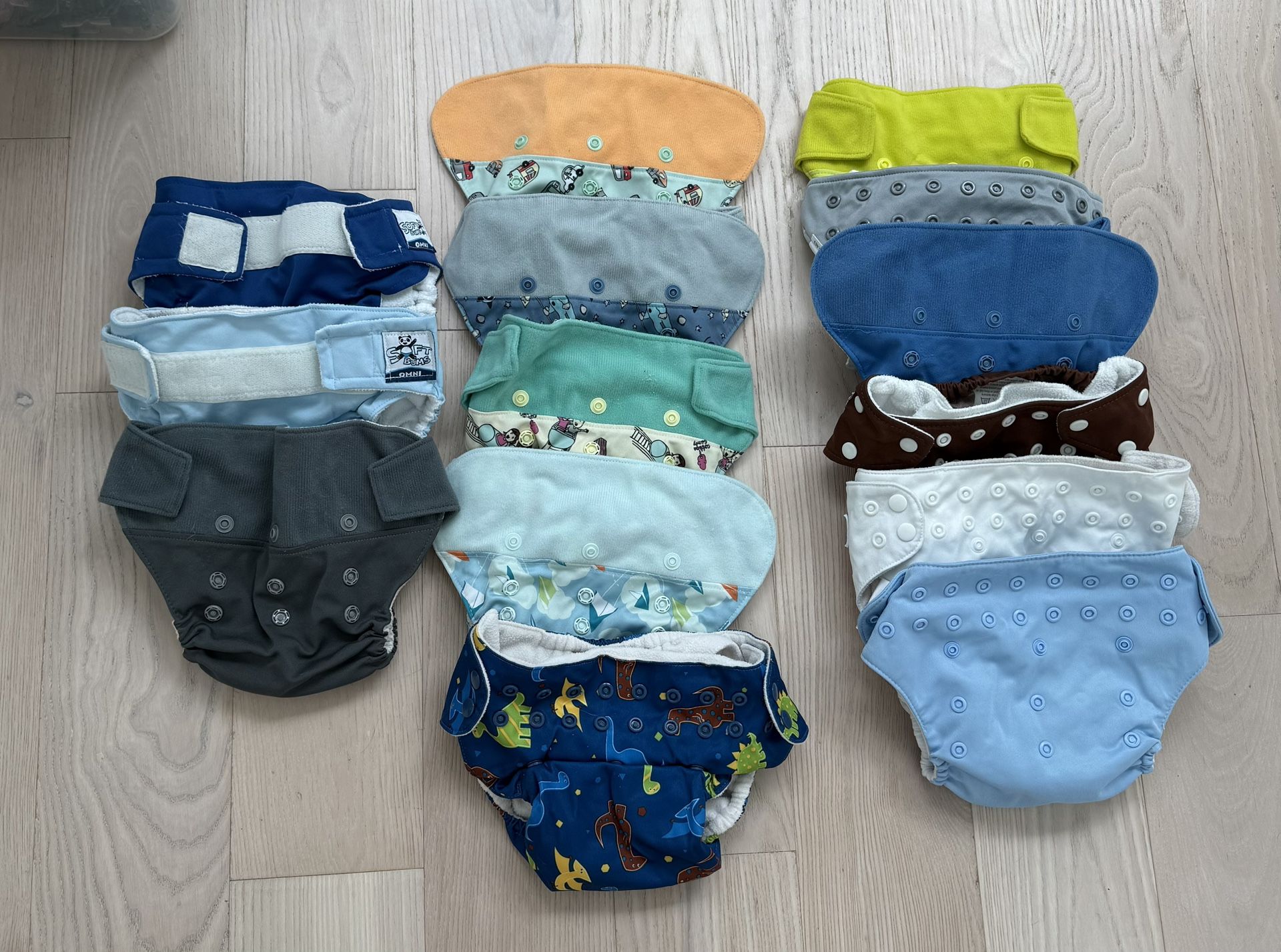 14 Cloth Diapers With 20 Super Absorbent Pads
