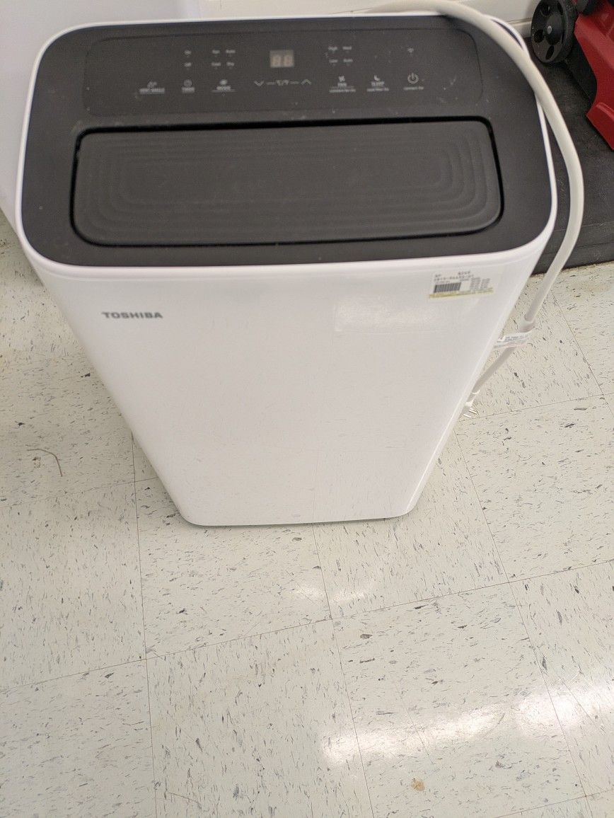 Toshiba Portable Air Conditioner W Extras
