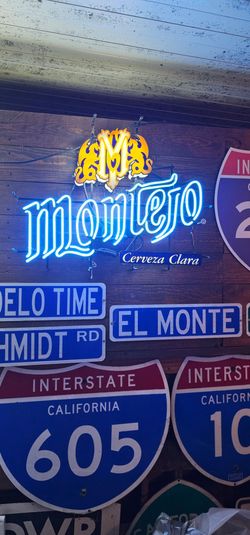 MONTEJO NEON SIGN