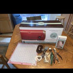 Cricut Cake CCA001 Electronic Cutting Machine Cake Decorating + Extras