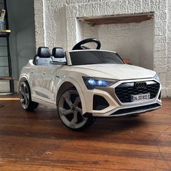 Kids Audi car with charger and remote