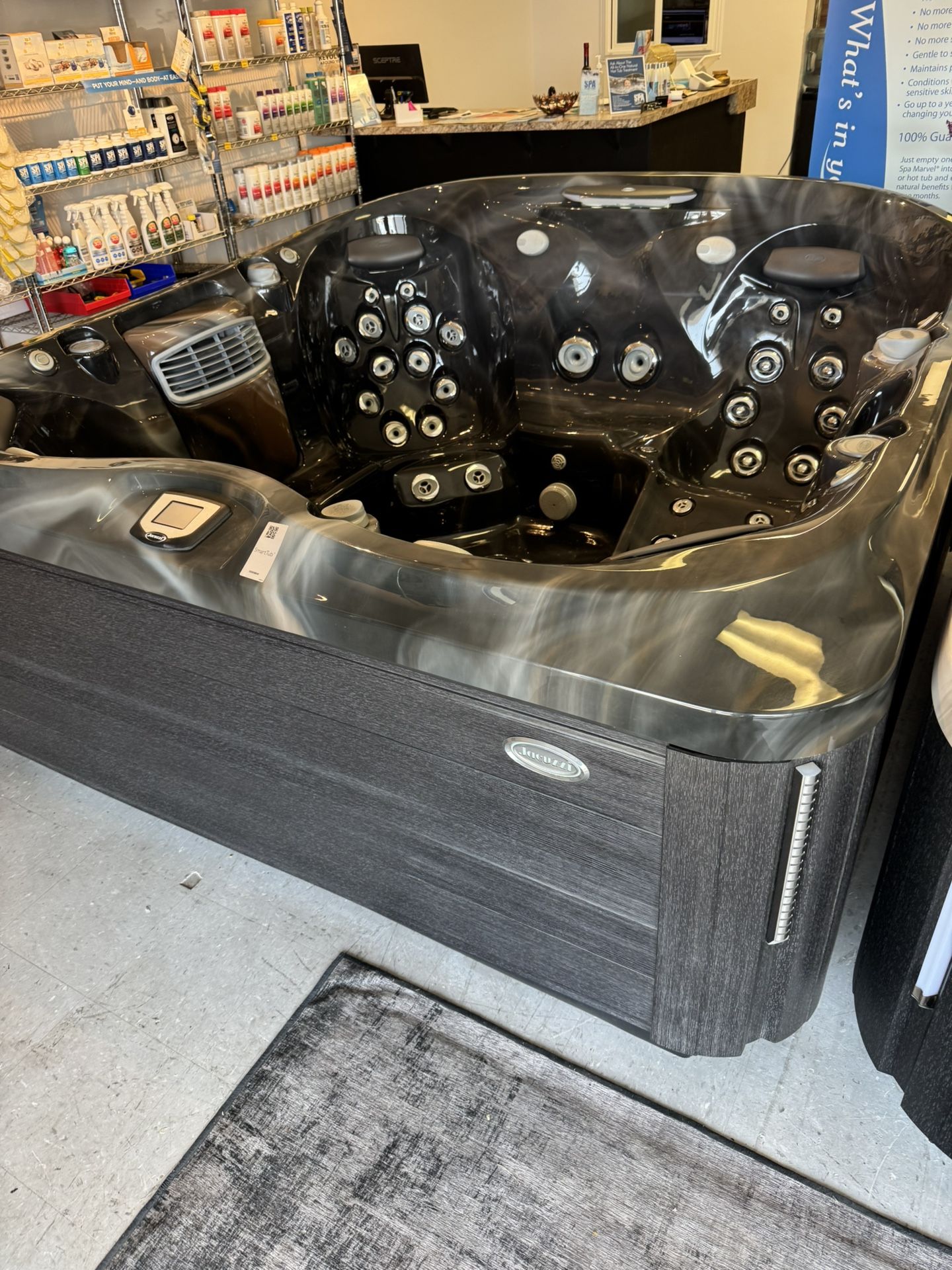 Jacuzzi J-475 Hot Tub