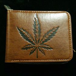 Wallet leaf design with zipper