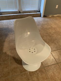 Desk Chair - All white.