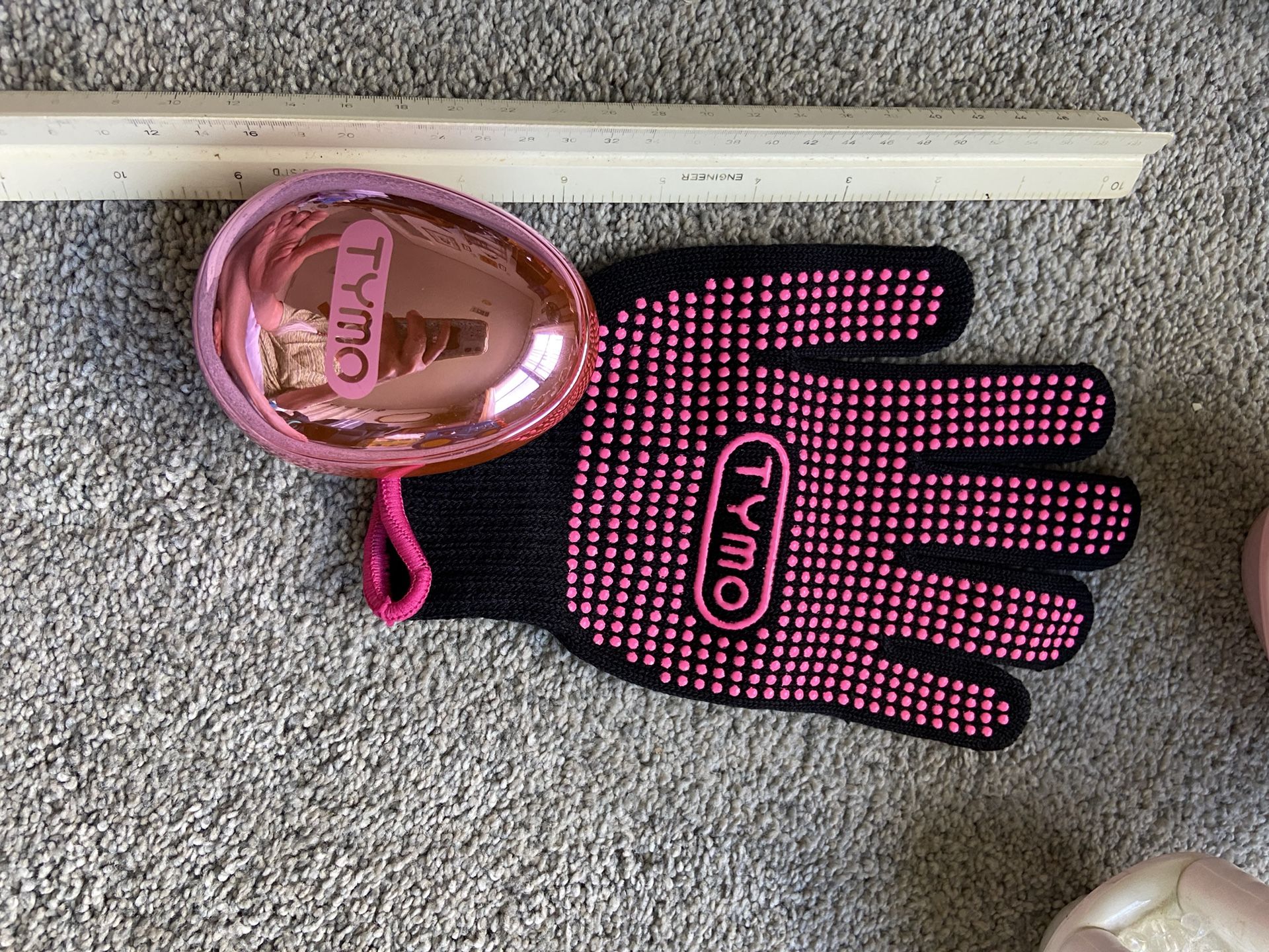   heat resistant glove  used by hairdressers for Holcomb/ curling ions 