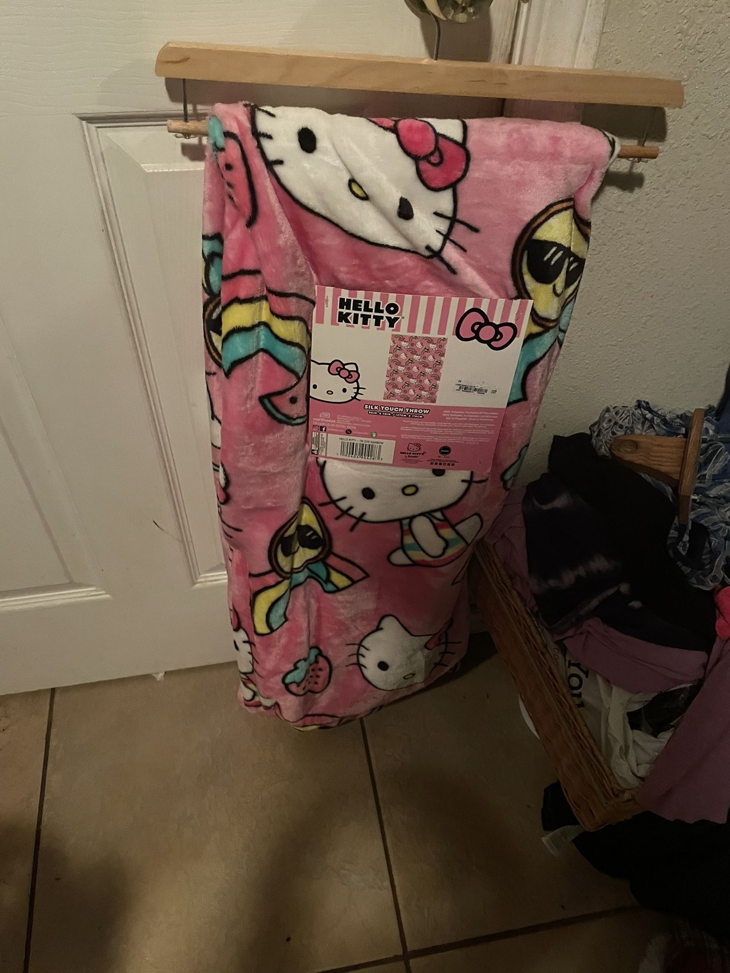 HELLO KITTY 🐱 BLANKET BRAND NEW 🆕 FIRM $30 ONLY CASH