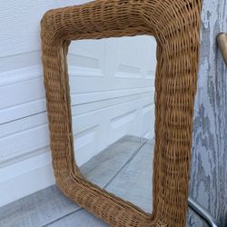 Vintage Rectangular Wicker Rattan Wall Mirror Boho Cottage Coastal 20”x16”