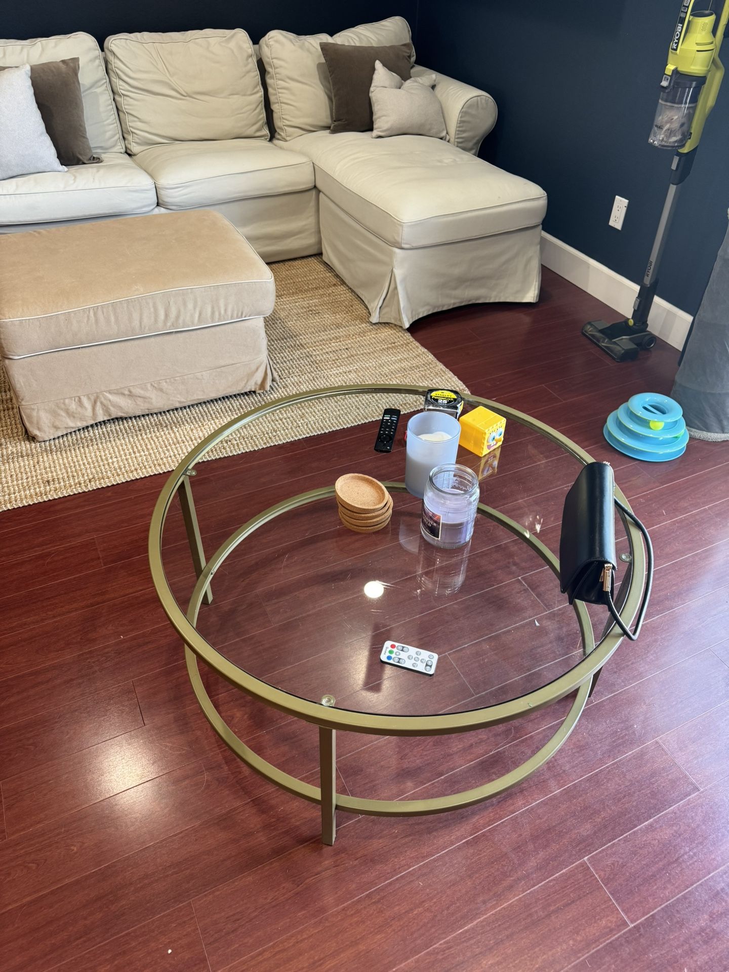 Round coffee table