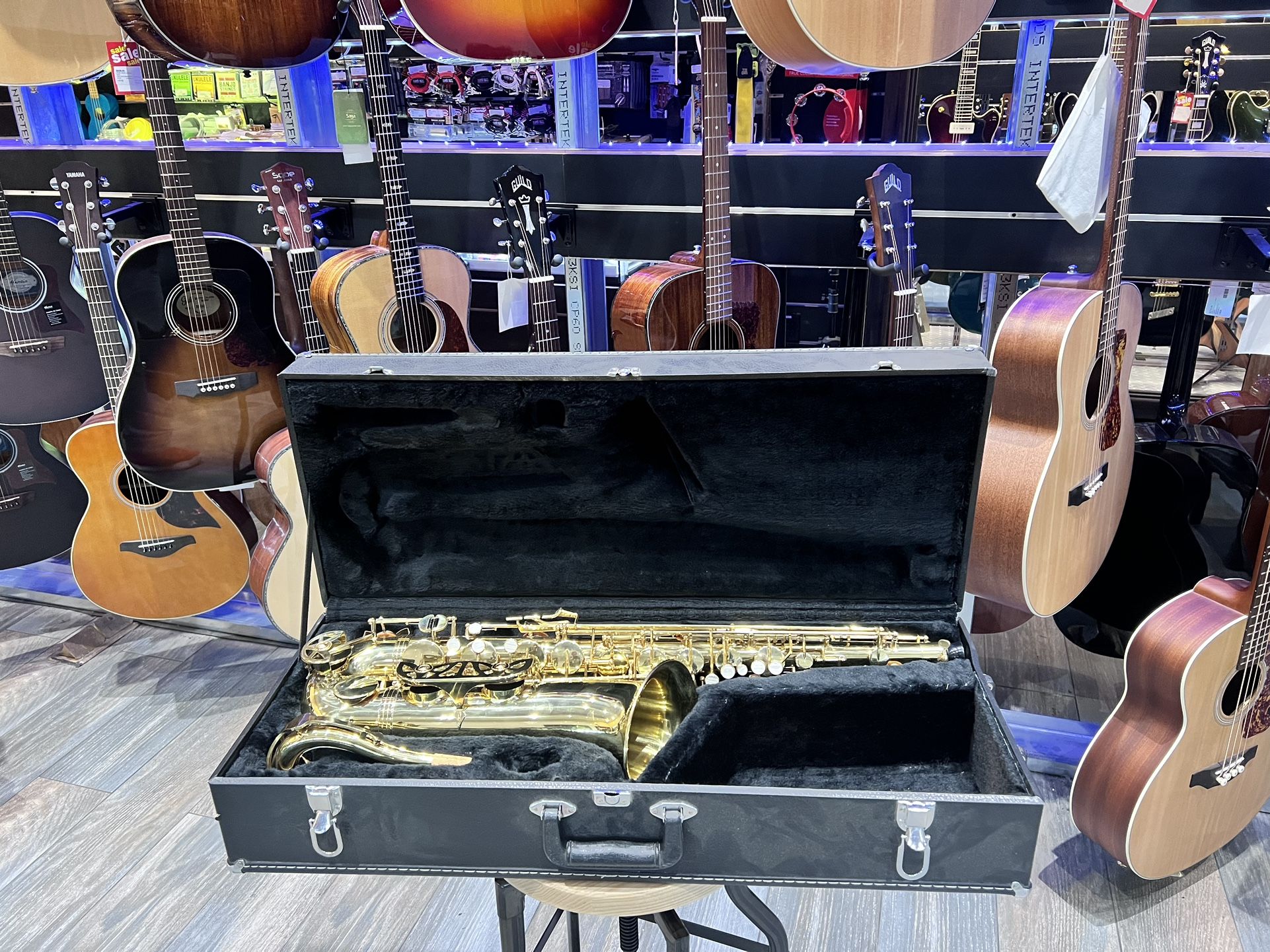 Tenor Saxophone -Beautiful, Comes With All You See