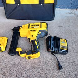 NARROW CROWN STAPLER DEWALT 