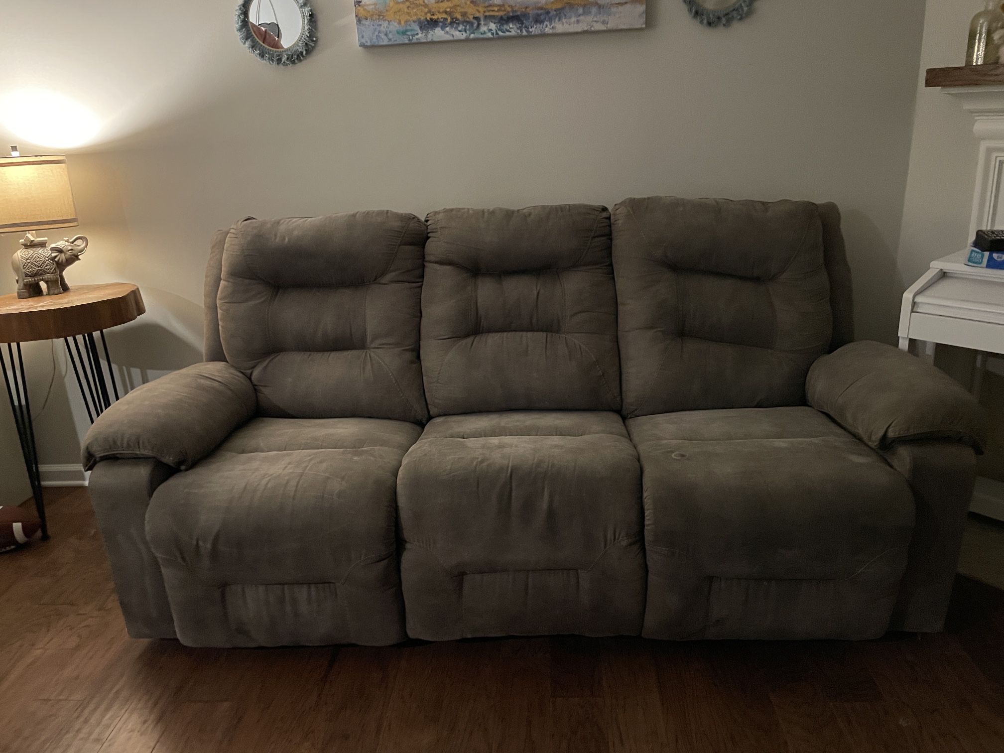 Manual recliner Couch