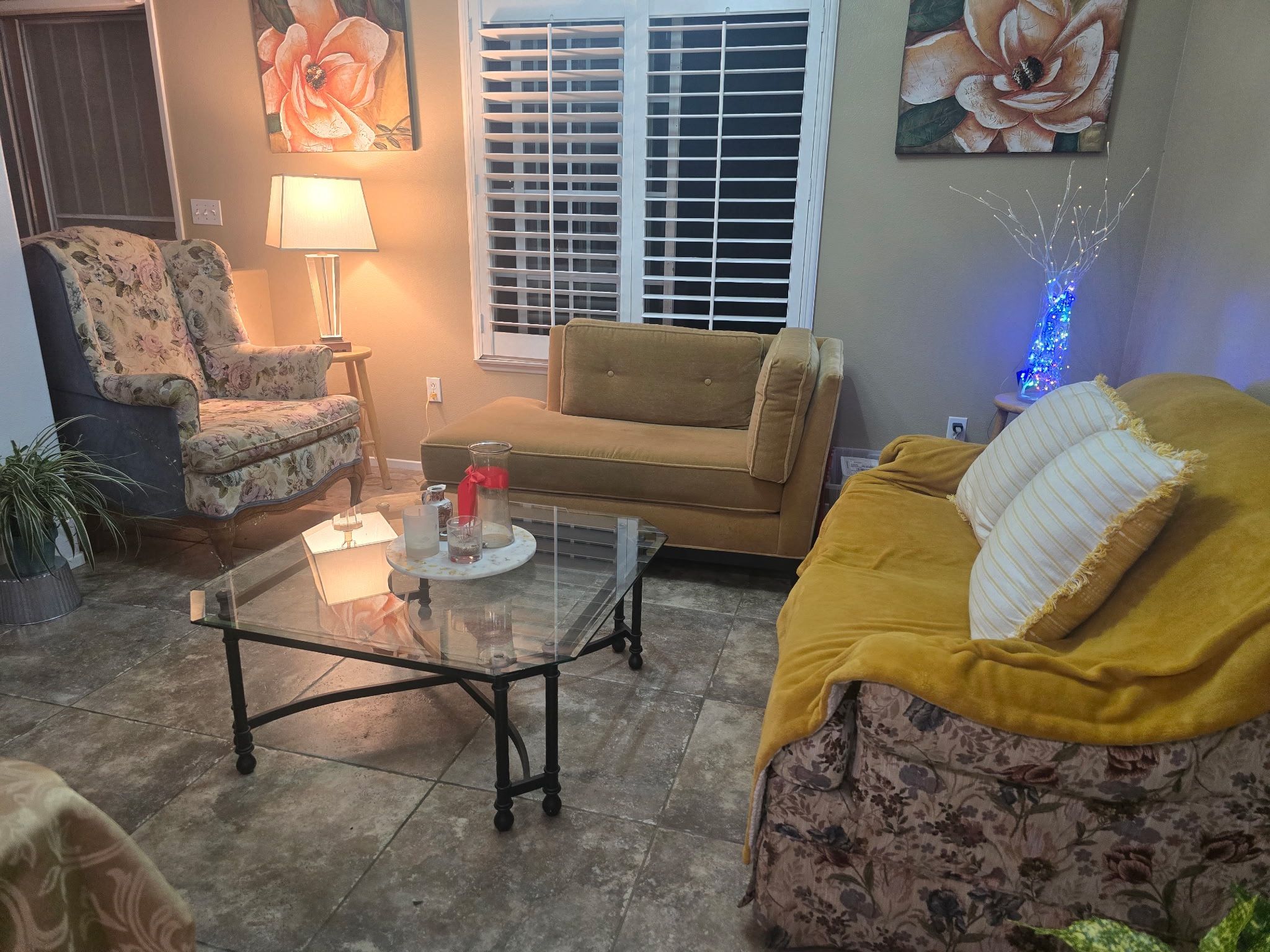 Couches, Table