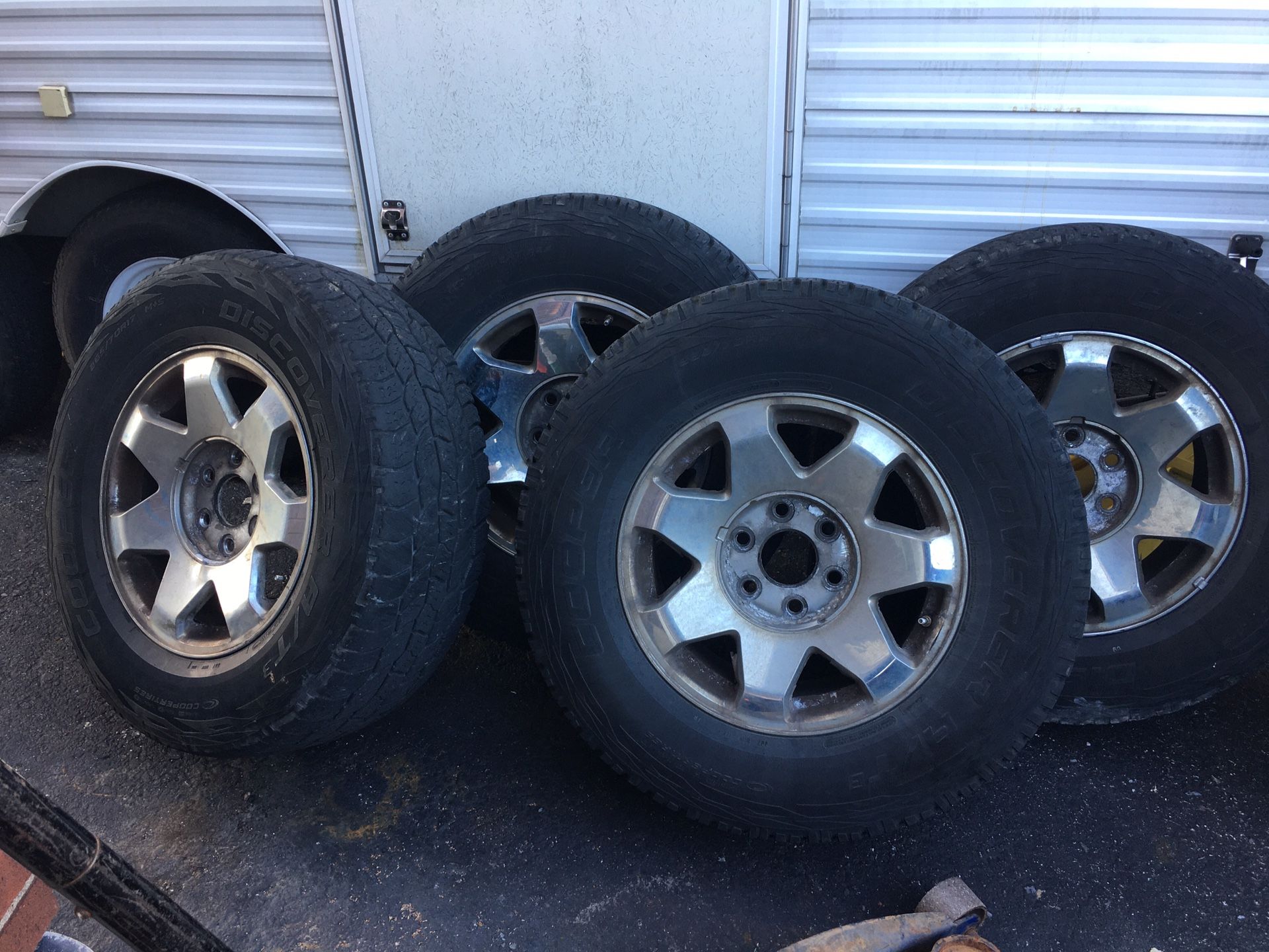 265/70/17 tires/rims Chevy
