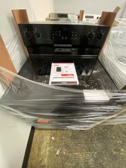 Whirlpool WFES3330RB Electric Range
