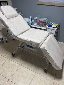Adjustable 3-Section Multi-Purpose Facial/Tattoo Chair with Hydraulic Stool for Estheticians, Beauty Spas, Tattoos, and Eyelash Services (White) Multi
