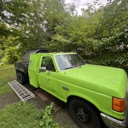 1990 ford f350 tank truck with hydraulic mixer runs and drives needs a battery and exhaust work, 90k miles