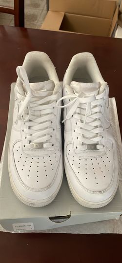 classic Nike Air Force 1 '07 Low White sneakers featuring an all-white leather upper and signature silver 'AF1' lace dubrae. men 11.5