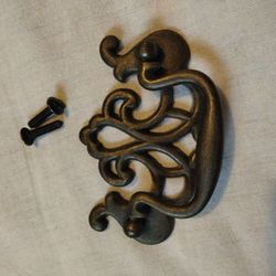 Antique Brass Batwing Bail Drop Drawer Pull Handle, 3" C2C K.B.C SALVAGED.

Normal wear MAY be seen. Scratches,nick's and dents MAY be seen. Cleaning 