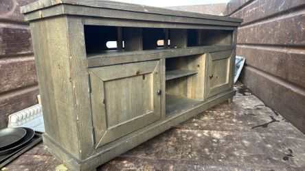 Entertainment center