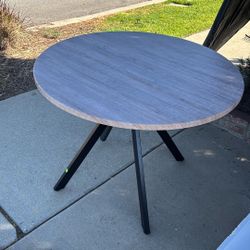 Round Dining / Game Table
