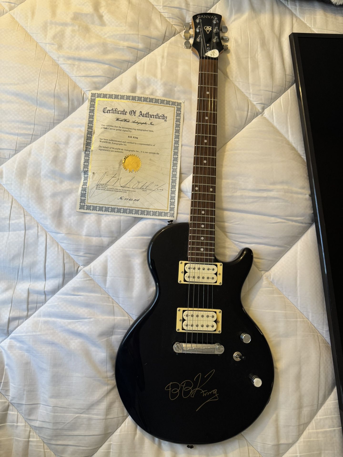 BB KING SIGNED WITH COA GUITAR!