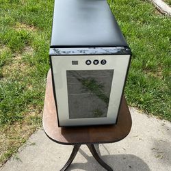 Works great Hose included First come, first served. Selling so I can afford my new apartment. I can also deliver them to you for an additional fee, de