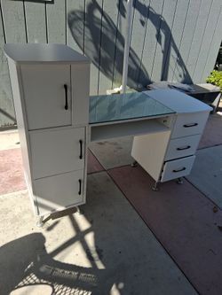Manicure table