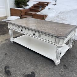 Liberty Furniture Magnolia Manor White Cocktail Table