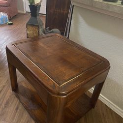 LIVING ROOM NICE  TABLE / All Wood $40
