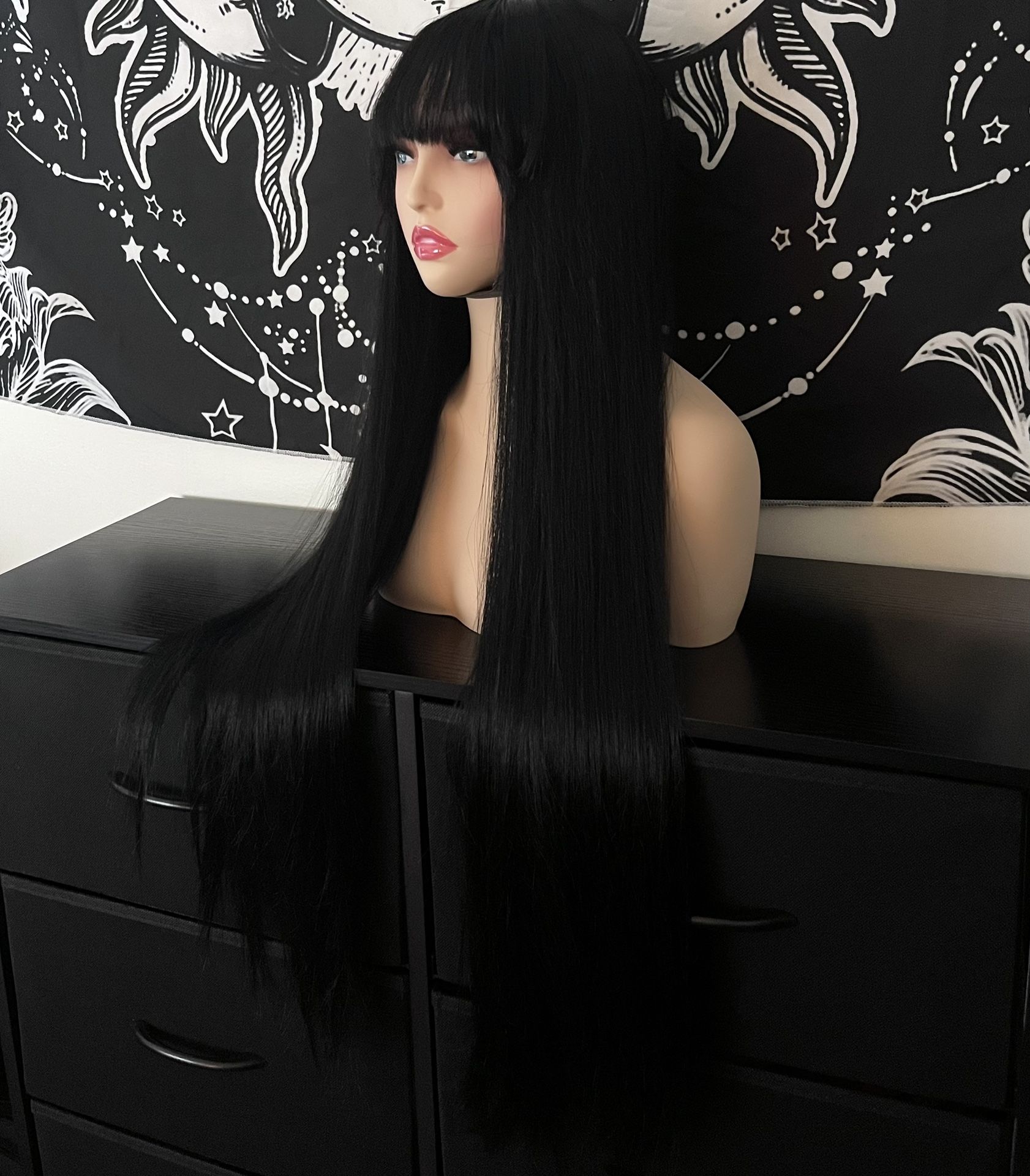 (Brand New) Black glueless human hair blend wig with bangs length 32” heat resistant