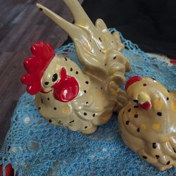 Handsome Vtg Rooster and Hen Set