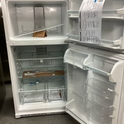 Whirlpool Top-Freezer Refrigerator in Quiet Cooling with Flexi-Slide Bin and White