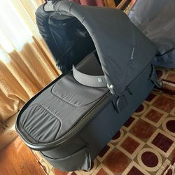 UPPAbaby Bassinet V3 - Excellent Condition - Like New  (price negotiable)