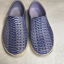 Native Slip On Waterproof Kids Sneaker  EUC- Shoe Sz Mens 4/ Woman’s 6