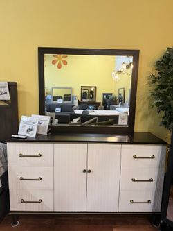 CLEARANCE Niles Dresser & Mirror