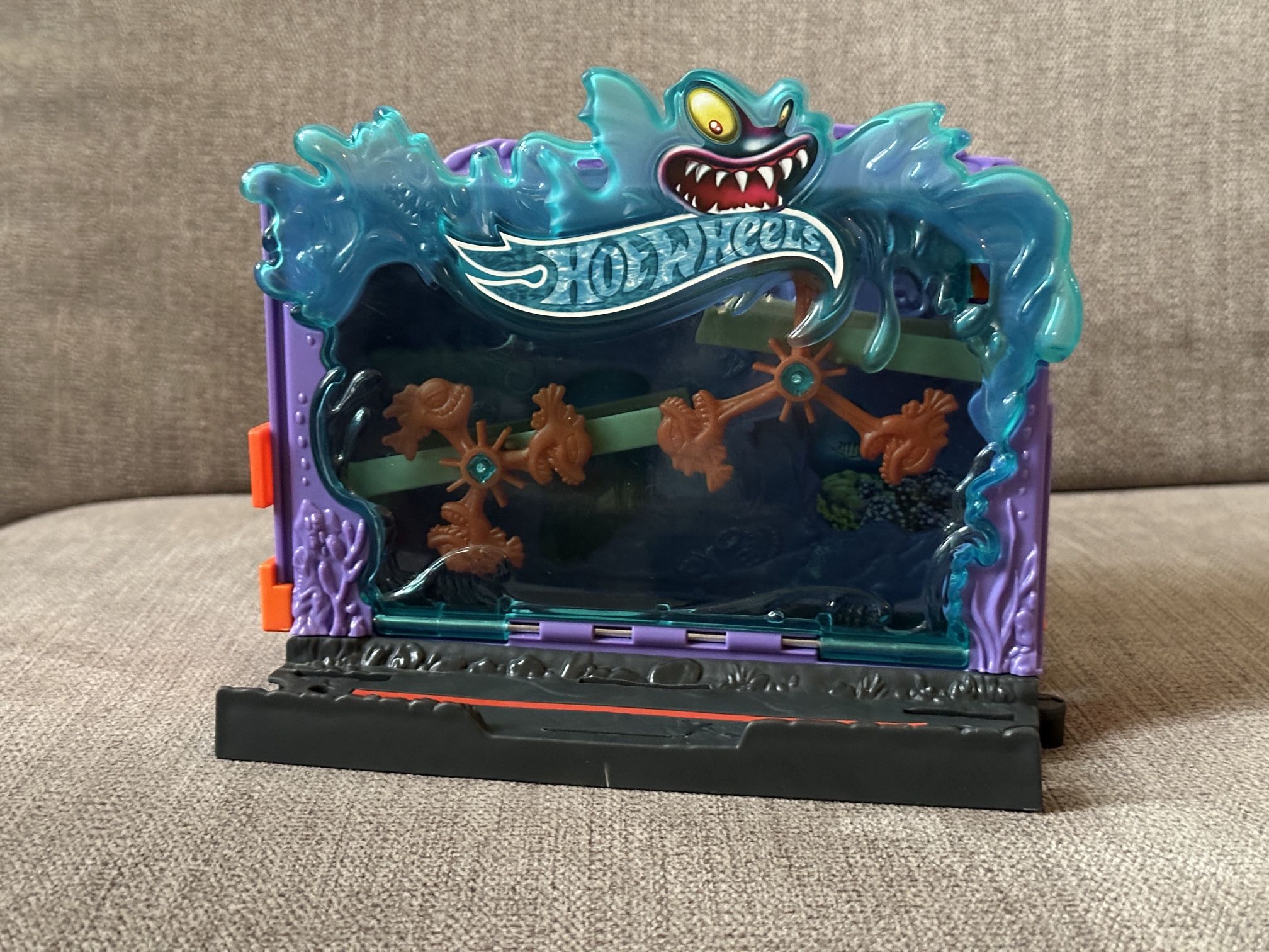 Hot Wheels City Downtown Aquarium Bash