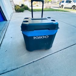 Igloo rolling cooler
