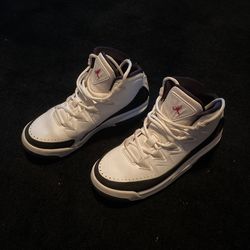 Boys Size 4Y Jordan Basketball High Tops Great Condition