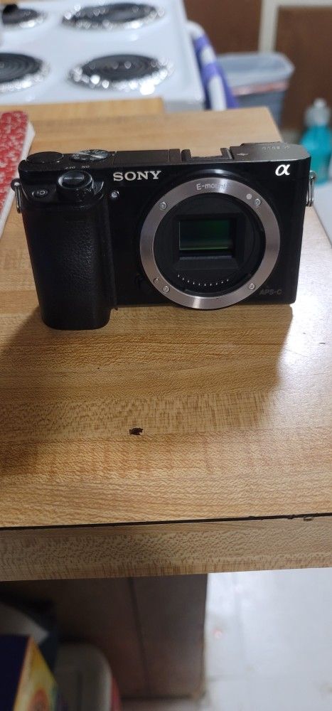 Broken A 6000 Sony Camera For Parts Obo