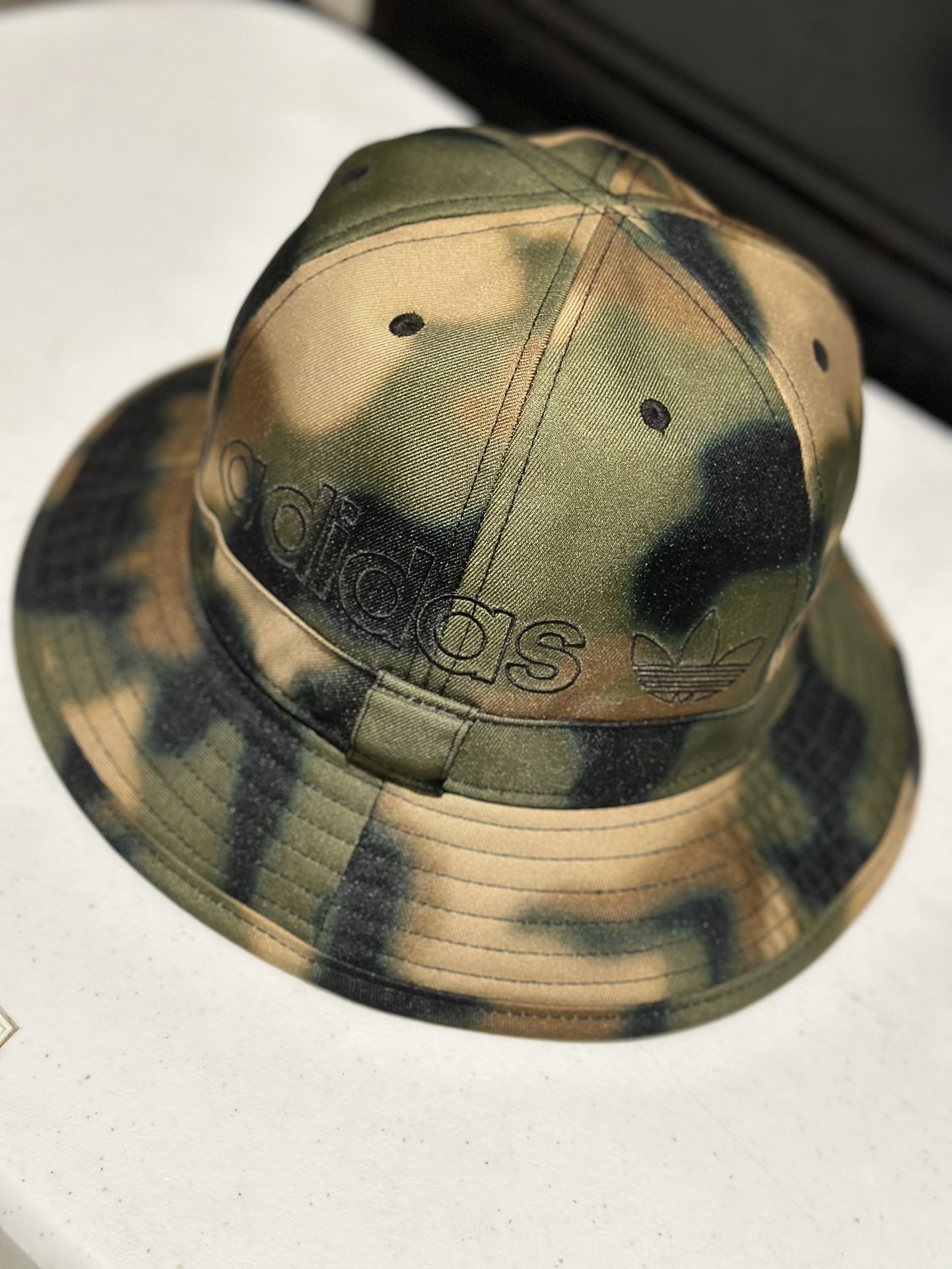 ADIDAS CAMO BUCKET HAT