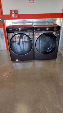 Nice washer and dryer set in excellent condition
