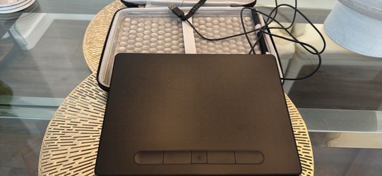 Wacom Intuos Medium Bluetooth Drawing Tablet (CTL-6100WL) – Like New / Never Used