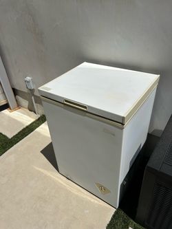 Midea White Chest Freezer