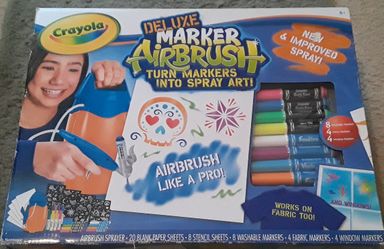 Brand new Crayola Deluxe marker airbrush spray art